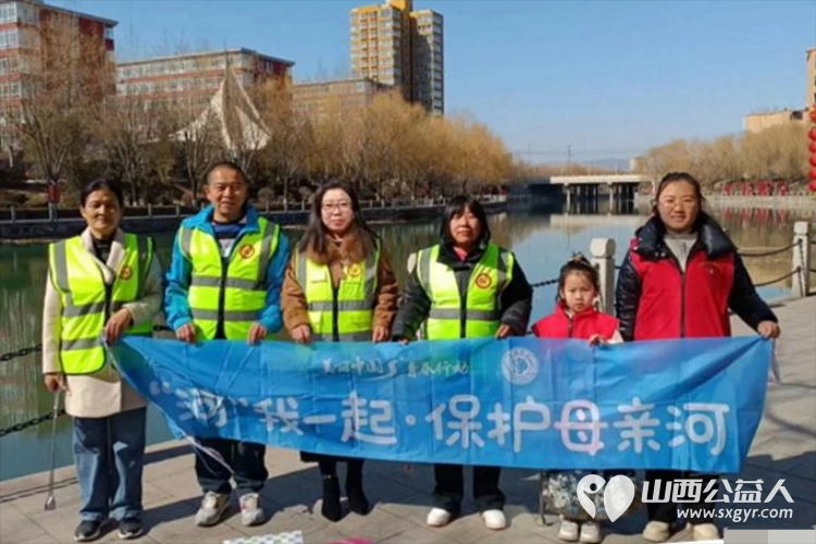 文水县爱心帮扶志愿者协会在三八国际妇女节之时开展学雷锋志愿服务活动清理文峪河河道东侧垃圾 - 第1张 - 山西公益人 文水县爱心帮扶志愿者协会在三八国际妇女节之时开展学雷锋志愿服务活动清理文峪河河道东侧垃圾 - 第1张
