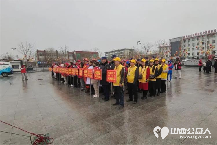 学习雷锋----我们在行动 河曲县爱华公益志愿者协会组织志愿者免费给居民理发 - 第1张 - 山西公益人 学习雷锋----我们在行动 河曲县爱华公益志愿者协会组织志愿者免费给居民理发 - 第1张