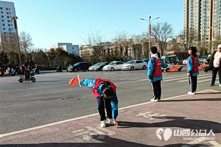 弘扬雷锋精神 汇集志愿力量 3月8日临汾市文明交通志愿者协会持续开展文明交通劝导志愿服务系列活动 - 第11张 - 山西公益人 弘扬雷锋精神 汇集志愿力量 3月8日临汾市文明交通志愿者协会持续开展文明交通劝导志愿服务系列活动 - 第11张