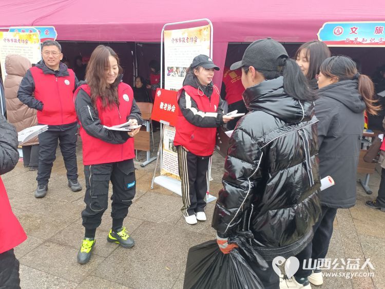 介休市2024年学雷锋志愿服务活动启动仪式举行 介休市敬老协会组织志愿者参加义务理发活动 - 第12张 - 山西公益人 介休市2024年学雷锋志愿服务活动启动仪式举行 介休市敬老协会组织志愿者参加义务理发活动 - 第12张