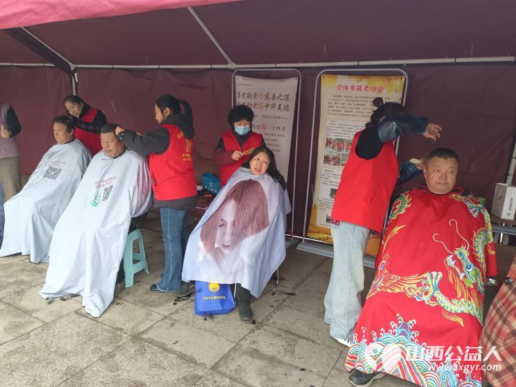 介休市2024年学雷锋志愿服务活动启动仪式举行 介休市敬老协会组织志愿者参加义务理发活动 - 第17张 - 山西公益人 介休市2024年学雷锋志愿服务活动启动仪式举行 介休市敬老协会组织志愿者参加义务理发活动 - 第17张