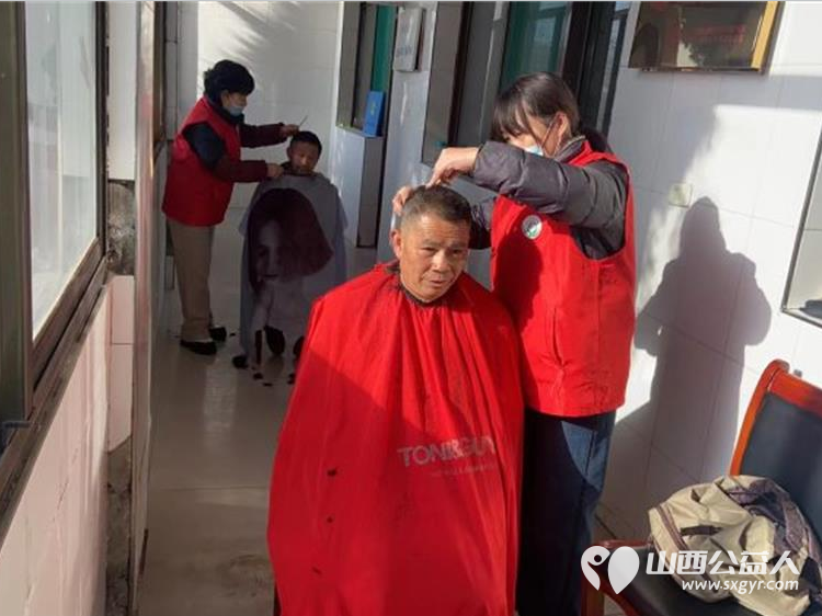 介休市敬老协会“孝善行”之敬老爱老助老行动—绵山镇焦家堡村爱心理发、义诊 - 第6张 - 山西公益人 介休市敬老协会“孝善行”之敬老爱老助老行动—绵山镇焦家堡村爱心理发、义诊 - 第6张