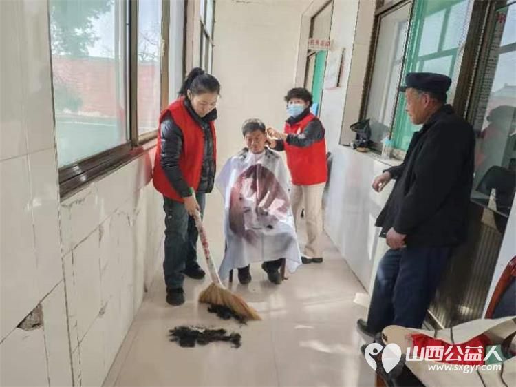 介休市敬老协会“孝善行”之敬老爱老助老行动—绵山镇焦家堡村爱心理发、义诊 - 第4张 - 山西公益人 介休市敬老协会“孝善行”之敬老爱老助老行动—绵山镇焦家堡村爱心理发、义诊 - 第4张