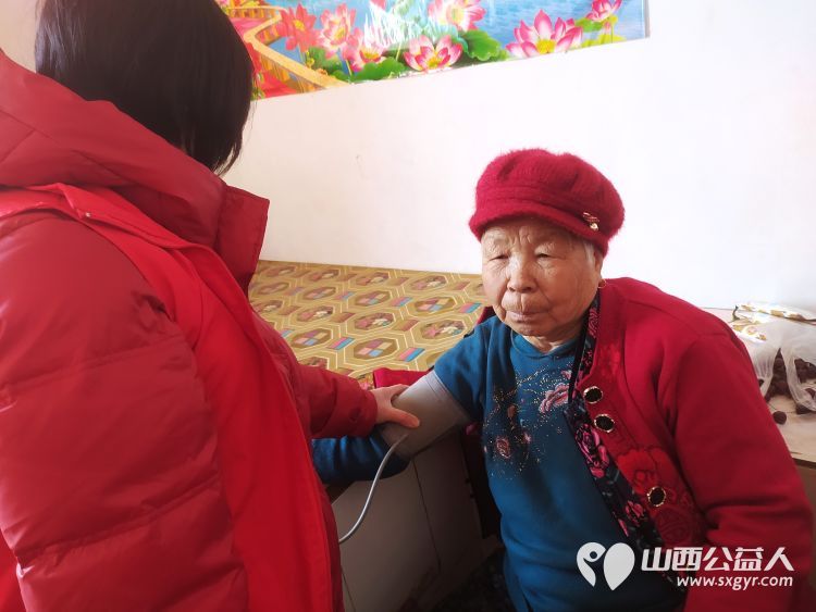 介休市敬老协会敬老爱老助老行动走进绵山镇焦家堡村90岁宋金兰老人家中 - 第3张 - 山西公益人 介休市敬老协会敬老爱老助老行动走进绵山镇焦家堡村90岁宋金兰老人家中 - 第3张