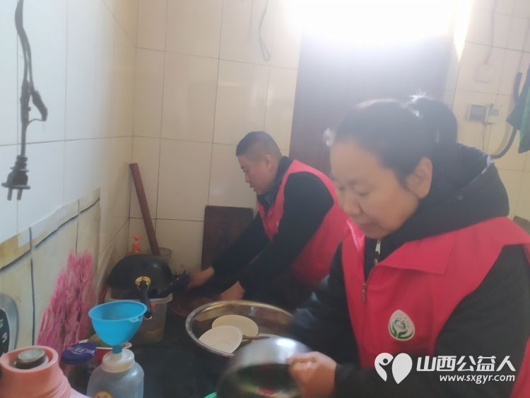 介休市敬老协会敬老爱老助老行动走进绵山镇焦家堡村90岁宋金兰老人家中 - 第9张 - 山西公益人 介休市敬老协会敬老爱老助老行动走进绵山镇焦家堡村90岁宋金兰老人家中 - 第9张