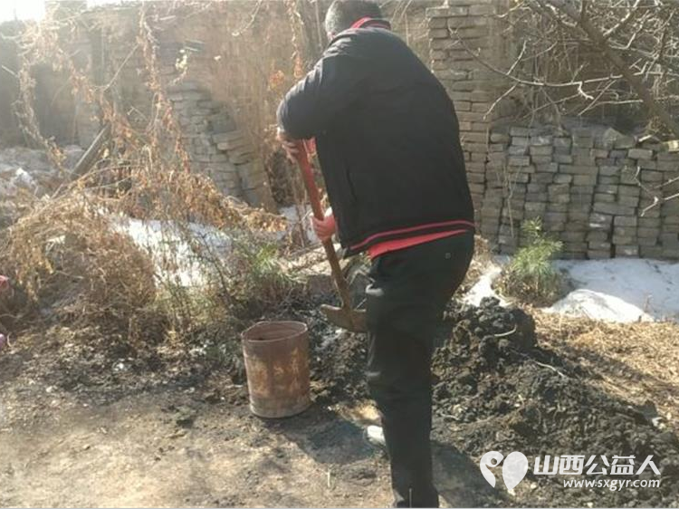 介休市敬老协会敬老爱老助老行动走进绵山镇焦家堡村83岁特困老人张雄飞家中为老人理发打扫卫生包美味的饺子 - 第17张 - 山西公益人 介休市敬老协会敬老爱老助老行动走进绵山镇焦家堡村83岁特困老人张雄飞家中为老人理发打扫卫生包美味的饺子 - 第17张