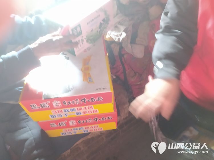 介休市敬老协会敬老爱老助老行动走进绵山镇焦家堡村83岁特困老人张雄飞家中为老人理发打扫卫生包美味的饺子 - 第12张 - 山西公益人 介休市敬老协会敬老爱老助老行动走进绵山镇焦家堡村83岁特困老人张雄飞家中为老人理发打扫卫生包美味的饺子 - 第12张