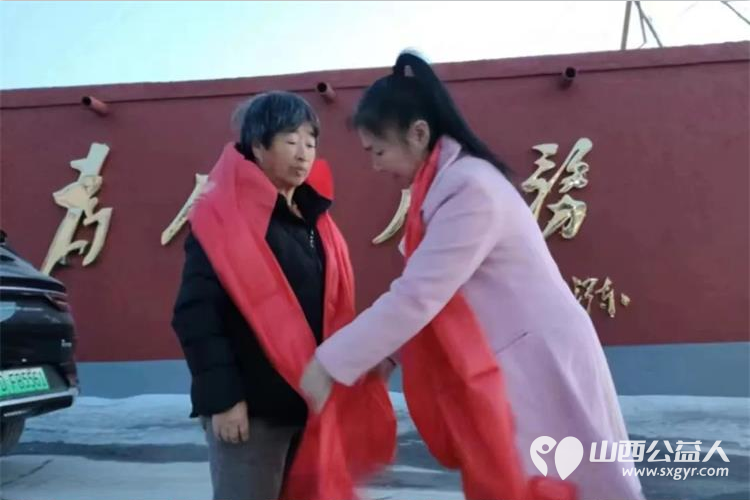 长治正能量公益协会副会长杨海燕(叶)带领海燕教育培训团队赴壶关县南皇村对妇女姐妹们进行诚挚的慰问并致以节日的祝福 - 第3张 - 山西公益人 长治正能量公益协会副会长杨海燕(叶)带领海燕教育培训团队赴壶关县南皇村对妇女姐妹们进行诚挚的慰问并致以节日的祝福 - 第3张