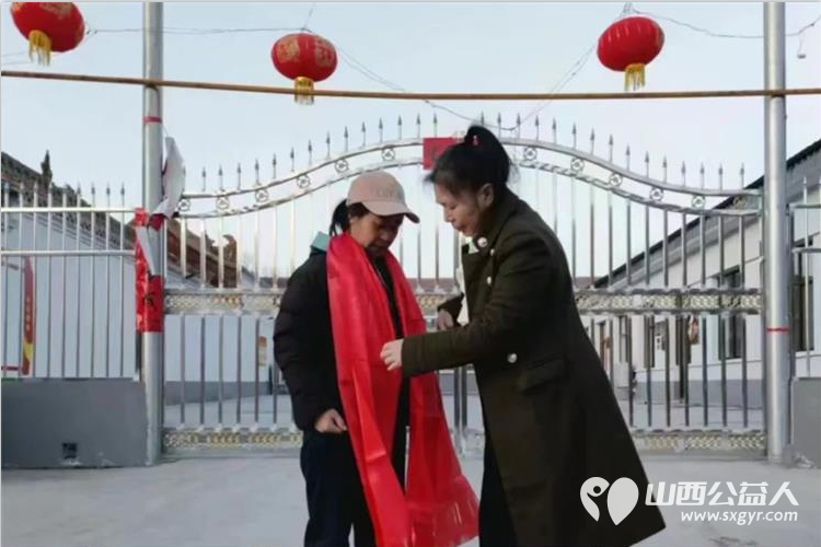 长治正能量公益协会副会长杨海燕(叶)带领海燕教育培训团队赴壶关县南皇村对妇女姐妹们进行诚挚的慰问并致以节日的祝福 - 第4张 - 山西公益人 长治正能量公益协会副会长杨海燕(叶)带领海燕教育培训团队赴壶关县南皇村对妇女姐妹们进行诚挚的慰问并致以节日的祝福 - 第4张