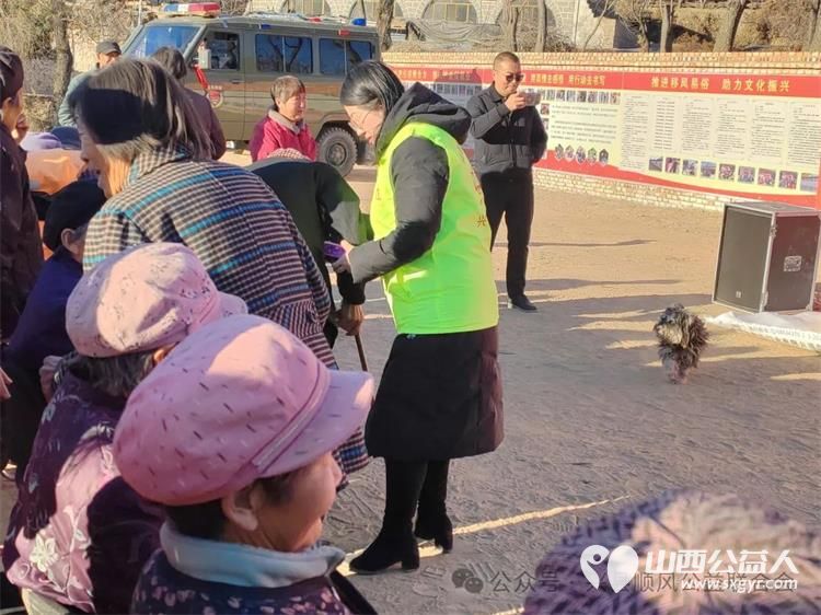 兴县妇女联合会对巾帼志愿者进行了表彰兴县顺风公益联合会5名志愿者受到表彰----志愿者胡凤凤 - 第5张