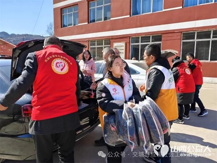 吕梁市留守儿童救助协会交城县成溪社会工作服务中心为交城县苦志育才项目校(会立学校)132名困境儿童发放了捐赠的爱心物资 - 第10张 - 山西公益人 吕梁市留守儿童救助协会交城县成溪社会工作服务中心为交城县苦志育才项目校(会立学校)132名困境儿童发放了捐赠的爱心物资 - 第10张