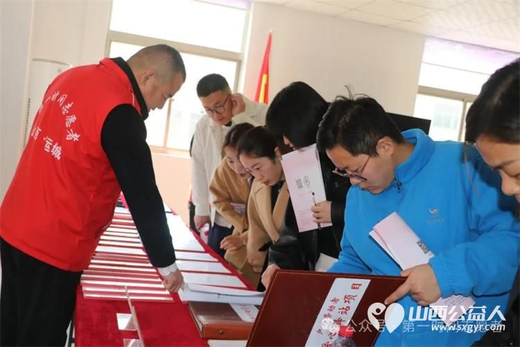 携手同行促提升 交流互鉴共成长——运城市导游协会来盐湖区第一时间志愿者协会参观交流 - 第5张 - 山西公益人 携手同行促提升 交流互鉴共成长——运城市导游协会来盐湖区第一时间志愿者协会参观交流 - 第5张