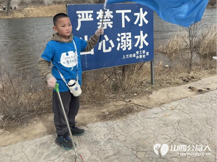 绿水青山榜样少年----“救地球、少年行之地球滤芯行动”亲子快乐联盟太原站沿汾河汾泉路沿岸举行了一场环境保护活动 - 第9张 - 山西公益人 绿水青山榜样少年----“救地球、少年行之地球滤芯行动”亲子快乐联盟太原站沿汾河汾泉路沿岸举行了一场环境保护活动 - 第9张