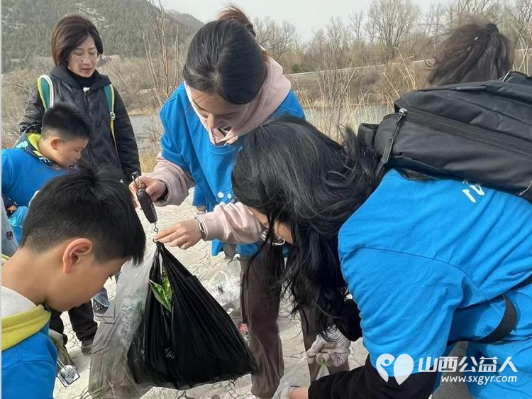 绿水青山榜样少年----“救地球、少年行之地球滤芯行动”亲子快乐联盟太原站沿汾河汾泉路沿岸举行了一场环境保护活动 - 第13张