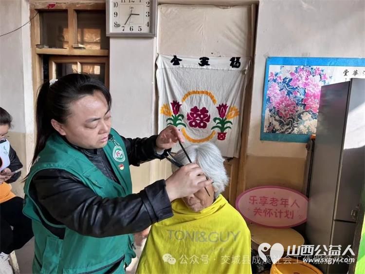 二月二龙抬头 义务理发暖心头 交城县成溪社会工作服务中心为水峪贯镇特困独居老年人提供免费理发活动 - 第6张 - 山西公益人 二月二龙抬头 义务理发暖心头 交城县成溪社会工作服务中心为水峪贯镇特困独居老年人提供免费理发活动 - 第6张