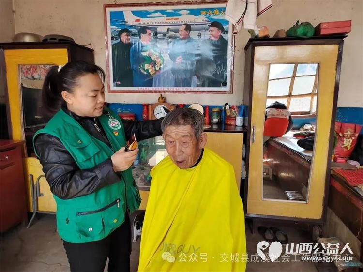 二月二龙抬头 义务理发暖心头 交城县成溪社会工作服务中心为水峪贯镇特困独居老年人提供免费理发活动 - 第5张 - 山西公益人 二月二龙抬头 义务理发暖心头 交城县成溪社会工作服务中心为水峪贯镇特困独居老年人提供免费理发活动 - 第5张