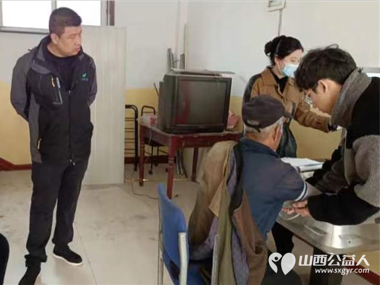 介休市敬老协会敬老爱老助老行动----在张兰镇仙台村理发师为老人爱心理发,绵山眼科医护人员为老人量血压、测血糖、测视力、裂隙灯 - 第25张 - 山西公益人 介休市敬老协会敬老爱老助老行动----在张兰镇仙台村理发师为老人爱心理发,绵山眼科医护人员为老人量血压、测血糖、测视力、裂隙灯 - 第25张
