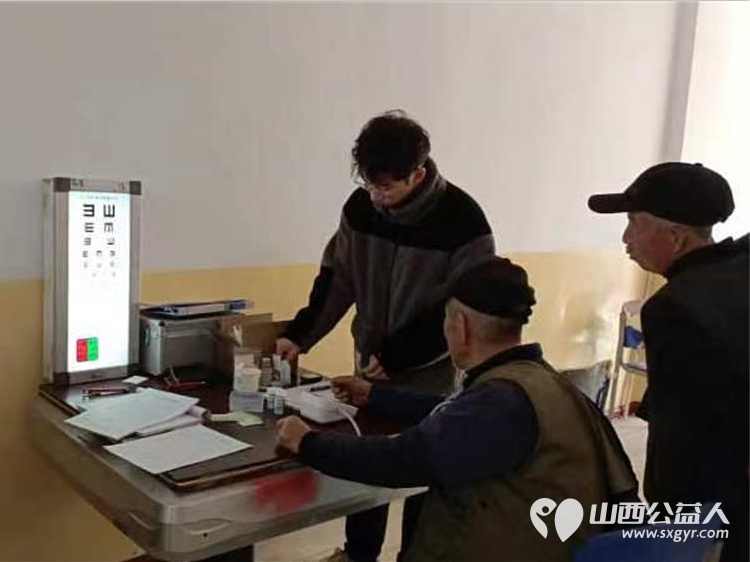介休市敬老协会敬老爱老助老行动----在张兰镇仙台村理发师为老人爱心理发,绵山眼科医护人员为老人量血压、测血糖、测视力、裂隙灯 - 第24张 - 山西公益人 介休市敬老协会敬老爱老助老行动----在张兰镇仙台村理发师为老人爱心理发,绵山眼科医护人员为老人量血压、测血糖、测视力、裂隙灯 - 第24张