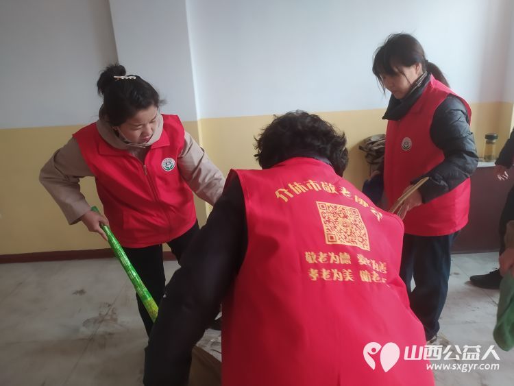 介休市敬老协会敬老爱老助老行动----在张兰镇仙台村理发师为老人爱心理发,绵山眼科医护人员为老人量血压、测血糖、测视力、裂隙灯 - 第22张 - 山西公益人 介休市敬老协会敬老爱老助老行动----在张兰镇仙台村理发师为老人爱心理发,绵山眼科医护人员为老人量血压、测血糖、测视力、裂隙灯 - 第22张