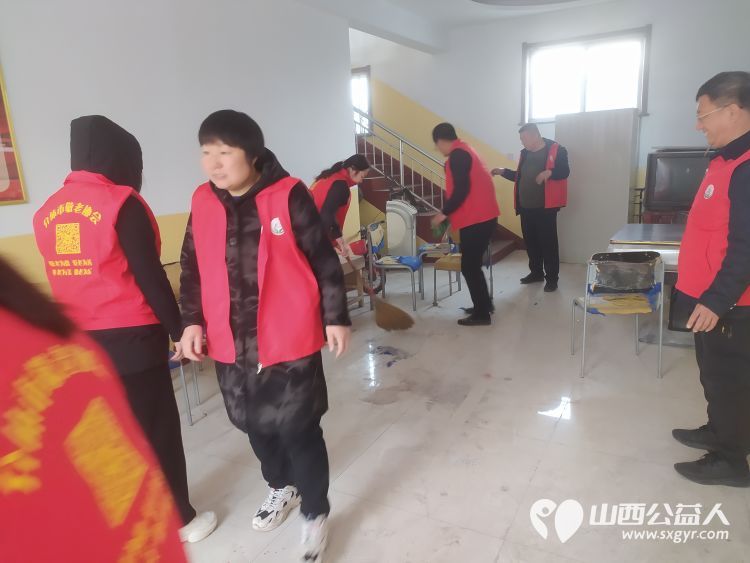 介休市敬老协会敬老爱老助老行动----在张兰镇仙台村理发师为老人爱心理发,绵山眼科医护人员为老人量血压、测血糖、测视力、裂隙灯 - 第21张 - 山西公益人 介休市敬老协会敬老爱老助老行动----在张兰镇仙台村理发师为老人爱心理发,绵山眼科医护人员为老人量血压、测血糖、测视力、裂隙灯 - 第21张