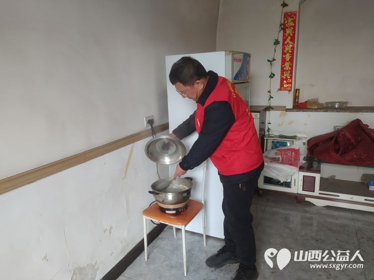 介休市敬老协会敬老爱老助老行动----张兰镇仙台村入户特困老人83岁赵增凤家服务老人 - 第8张 - 山西公益人 介休市敬老协会敬老爱老助老行动----张兰镇仙台村入户特困老人83岁赵增凤家服务老人 - 第8张