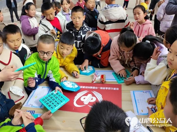 伙伴计划约定的力量 石楼县青年志愿者协会联合山东大学的学生在龙山社区成功举办了一场精彩纷呈的室外游园会活动 - 第4张