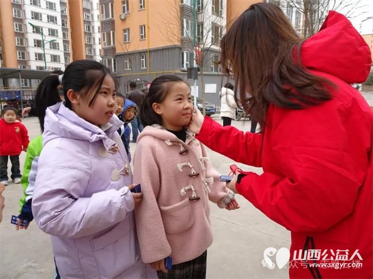 伙伴计划约定的力量 石楼县青年志愿者协会联合山东大学的学生在龙山社区成功举办了一场精彩纷呈的室外游园会活动 - 第11张