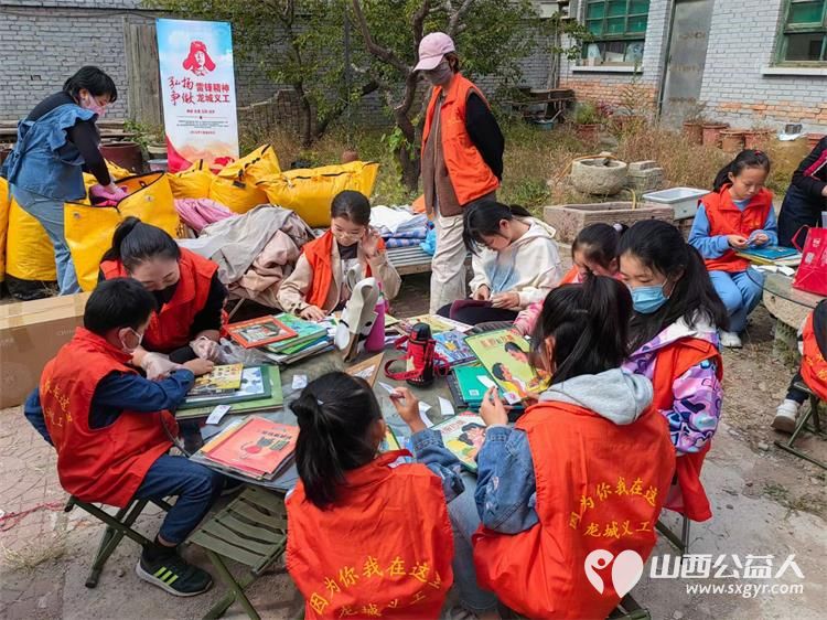 龙城义工联合尖草坪区汇丰街道乾泽园社区及自闭症大龄青年群体开展义卖、捐衣服书籍、学雷锋宣传活动 - 第13张 - 山西公益人 龙城义工联合尖草坪区汇丰街道乾泽园社区及自闭症大龄青年群体开展义卖、捐衣服书籍、学雷锋宣传活动 - 第13张