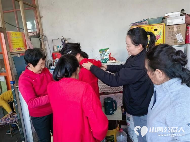 龙城义工联合尖草坪区汇丰街道乾泽园社区及自闭症大龄青年群体开展义卖、捐衣服书籍、学雷锋宣传活动 - 第10张 - 山西公益人 龙城义工联合尖草坪区汇丰街道乾泽园社区及自闭症大龄青年群体开展义卖、捐衣服书籍、学雷锋宣传活动 - 第10张