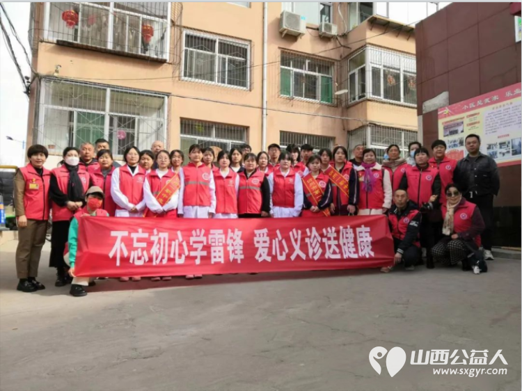 忻州市秀容公益服务中心携忻州第一职业中学的医学科学子和安康眼科医院的医生前往忻州市教育小区联合举办爱心义诊送健康活动 - 第13张 - 山西公益人 忻州市秀容公益服务中心携忻州第一职业中学的医学科学子和安康眼科医院的医生前往忻州市教育小区联合举办爱心义诊送健康活动 - 第13张