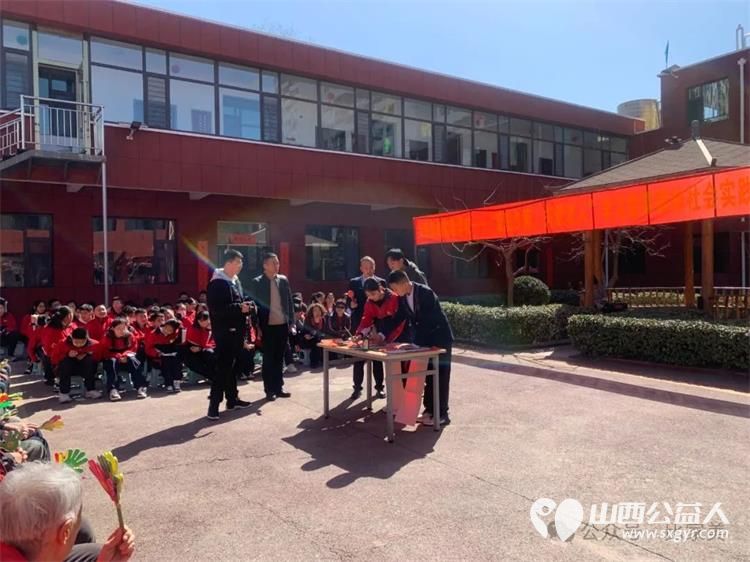 太原杏岭实验学校来到太原市比家美养老院举办 爱驻夕阳关爱老人 学习雷锋精神社会实践活动 - 第19张