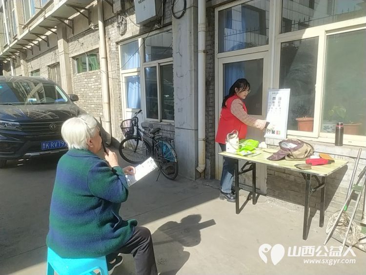 志愿服务进社区健康活动暖人心----介休市敬老协会西关街道文明北街社区为社区居民爱心理发、测量血压、测血糖、贴眼贴、测视力等 - 第27张 - 山西公益人 志愿服务进社区健康活动暖人心----介休市敬老协会西关街道文明北街社区为社区居民爱心理发、测量血压、测血糖、贴眼贴、测视力等 - 第27张