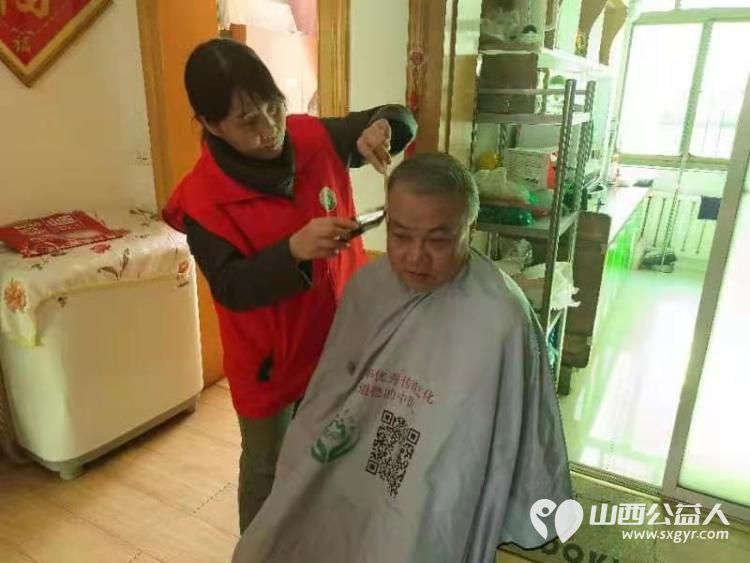 志愿服务进社区健康活动暖人心----介休市敬老协会西关街道文明北街社区为社区居民爱心理发、测量血压、测血糖、贴眼贴、测视力等 - 第29张 - 山西公益人 志愿服务进社区健康活动暖人心----介休市敬老协会西关街道文明北街社区为社区居民爱心理发、测量血压、测血糖、贴眼贴、测视力等 - 第29张