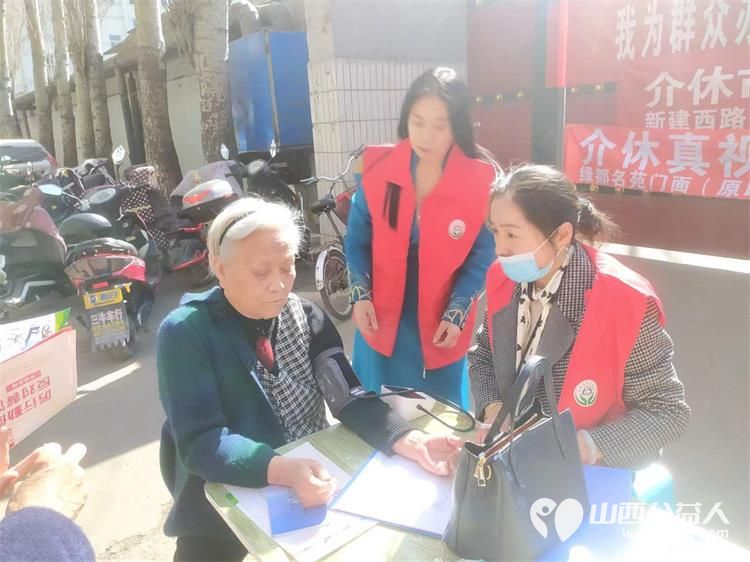志愿服务进社区健康活动暖人心----介休市敬老协会西关街道文明北街社区为社区居民爱心理发、测量血压、测血糖、贴眼贴、测视力等 - 第21张 - 山西公益人 志愿服务进社区健康活动暖人心----介休市敬老协会西关街道文明北街社区为社区居民爱心理发、测量血压、测血糖、贴眼贴、测视力等 - 第21张