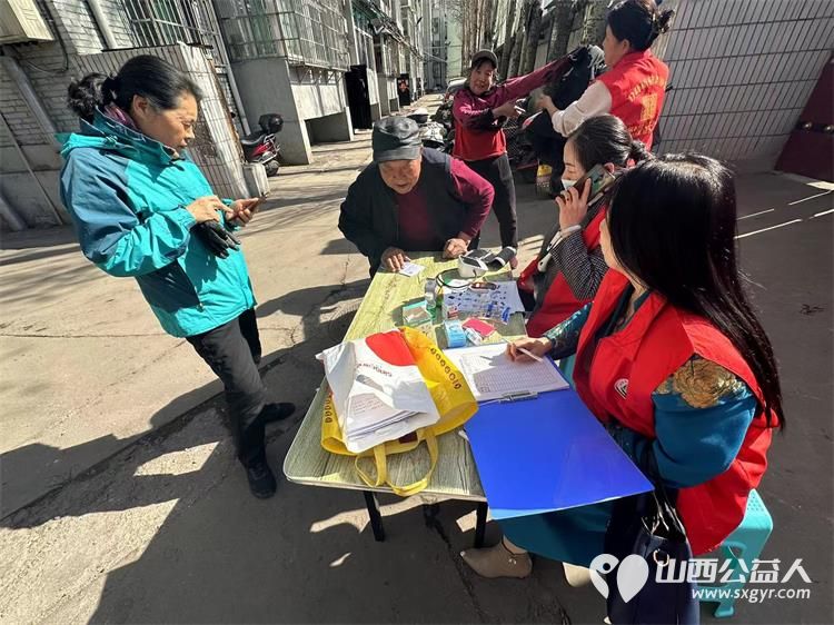 志愿服务进社区健康活动暖人心----介休市敬老协会西关街道文明北街社区为社区居民爱心理发、测量血压、测血糖、贴眼贴、测视力等 - 第20张 - 山西公益人 志愿服务进社区健康活动暖人心----介休市敬老协会西关街道文明北街社区为社区居民爱心理发、测量血压、测血糖、贴眼贴、测视力等 - 第20张