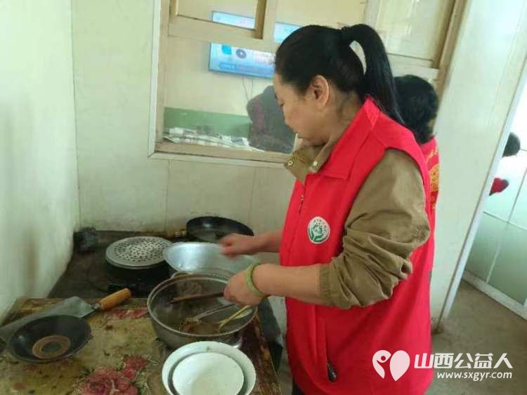 介休市敬老协会敬老爱老助老行动去义棠镇北角头村入户84岁特困老人高明亮家中 - 第11张 - 山西公益人 介休市敬老协会敬老爱老助老行动去义棠镇北角头村入户84岁特困老人高明亮家中 - 第11张