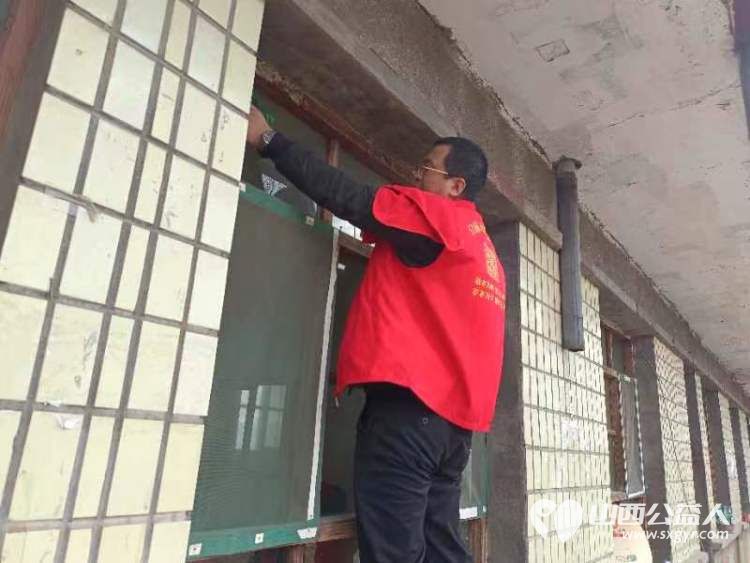 介休市敬老协会敬老爱老助老行动去义棠镇北角头村入户84岁特困老人高明亮家中 - 第5张 - 山西公益人 介休市敬老协会敬老爱老助老行动去义棠镇北角头村入户84岁特困老人高明亮家中 - 第5张