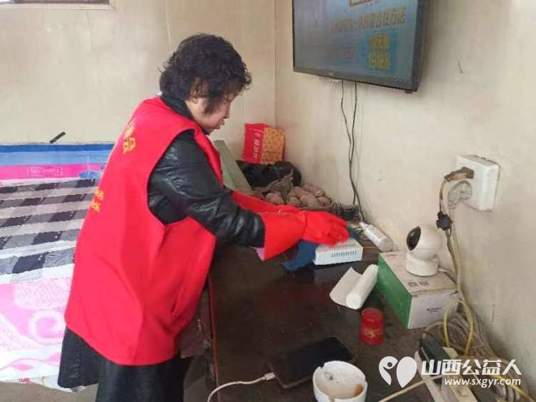 介休市敬老协会敬老爱老助老行动去义棠镇北角头村入户84岁特困老人高明亮家中 - 第8张 - 山西公益人 介休市敬老协会敬老爱老助老行动去义棠镇北角头村入户84岁特困老人高明亮家中 - 第8张