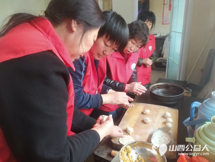 介休市敬老协会敬老爱老助老行动去义棠镇北角头村入户84岁特困老人高明亮家中 - 第12张 - 山西公益人 介休市敬老协会敬老爱老助老行动去义棠镇北角头村入户84岁特困老人高明亮家中 - 第12张