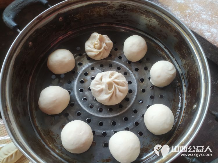 介休市敬老协会敬老爱老助老行动去义棠镇北角头村入户84岁特困老人高明亮家中 - 第15张 - 山西公益人 介休市敬老协会敬老爱老助老行动去义棠镇北角头村入户84岁特困老人高明亮家中 - 第15张