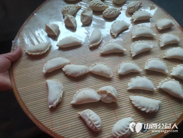 介休市敬老协会敬老爱老助老行动去义棠镇北角头村入户84岁特困老人高明亮家中 - 第14张 - 山西公益人 介休市敬老协会敬老爱老助老行动去义棠镇北角头村入户84岁特困老人高明亮家中 - 第14张