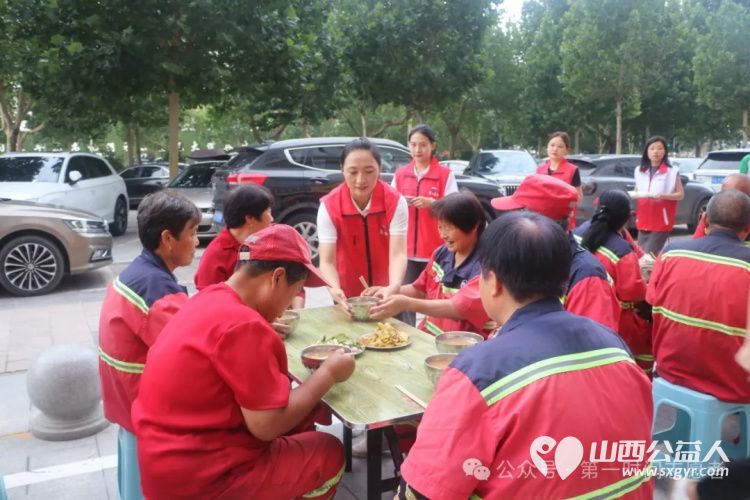 运城市盐湖区第一时间志愿者协会联合贵州茅台运城专卖店爱心包粥以实际行动践行企业社会责任传递温暖 - 第10张