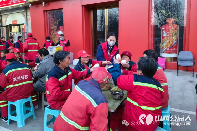 运城市盐湖区第一时间志愿者协会联合贵州茅台运城专卖店爱心包粥以实际行动践行企业社会责任传递温暖 - 第4张