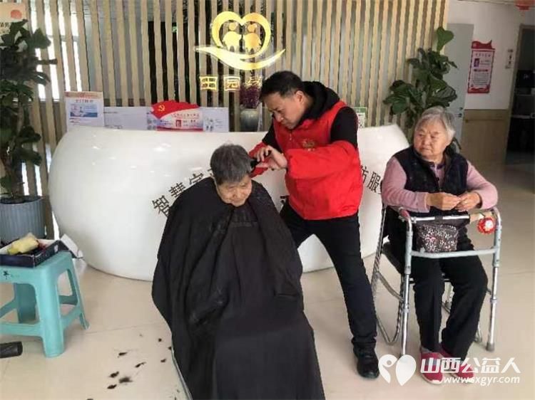 长治市阳光困境儿童帮扶协会赴长治市潞洲区八一社区居家养老服务中心开展义务理发活动 - 第3张
