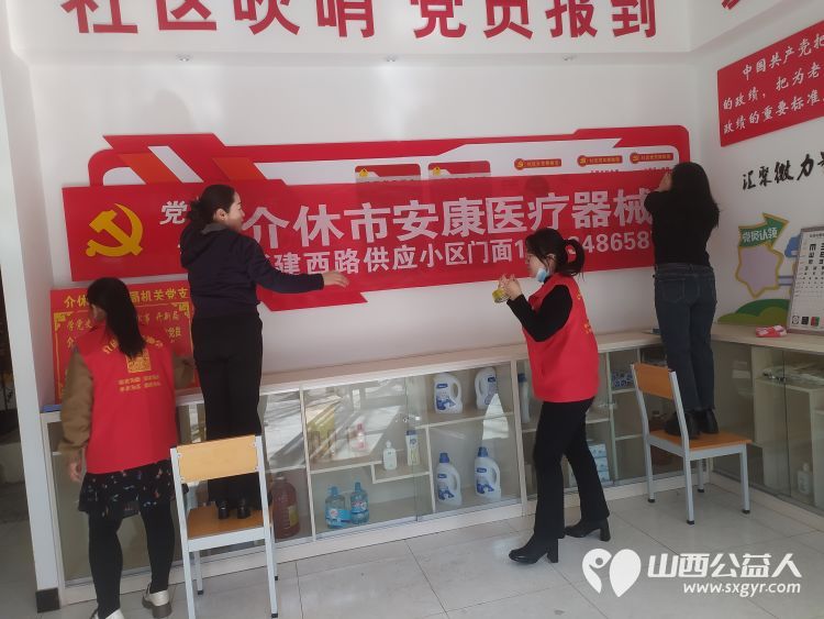 介休市敬老协会“孝善行”活动走进北坛街道花园街社区为社区居民爱心理发测听力测量血压测血糖贴眼贴测视力等 - 第2张 - 山西公益人 介休市敬老协会“孝善行”活动走进北坛街道花园街社区为社区居民爱心理发测听力测量血压测血糖贴眼贴测视力等 - 第2张