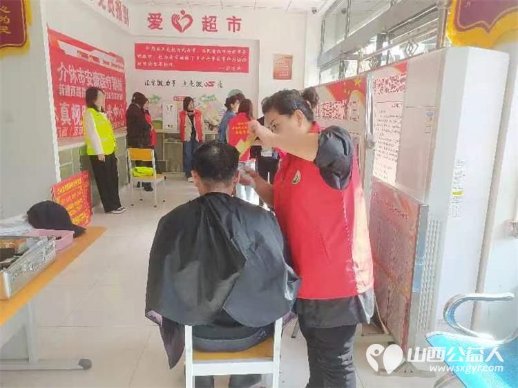 介休市敬老协会“孝善行”活动走进北坛街道花园街社区为社区居民爱心理发测听力测量血压测血糖贴眼贴测视力等 - 第9张 - 山西公益人 介休市敬老协会“孝善行”活动走进北坛街道花园街社区为社区居民爱心理发测听力测量血压测血糖贴眼贴测视力等 - 第9张