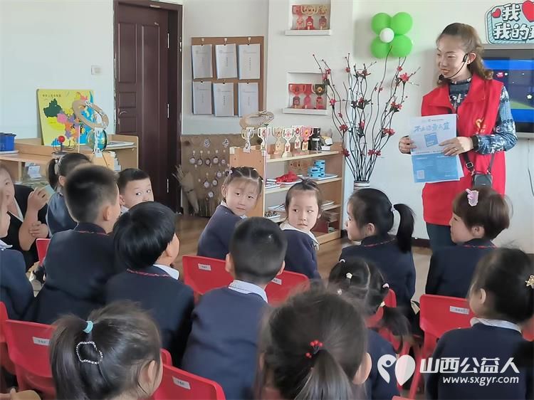 吕梁市离石区青年志愿者协会联合吕梁弘益心青年服务中心在莲花池公园共同为心青年策划了一场温馨而特别的活动 - 第16张