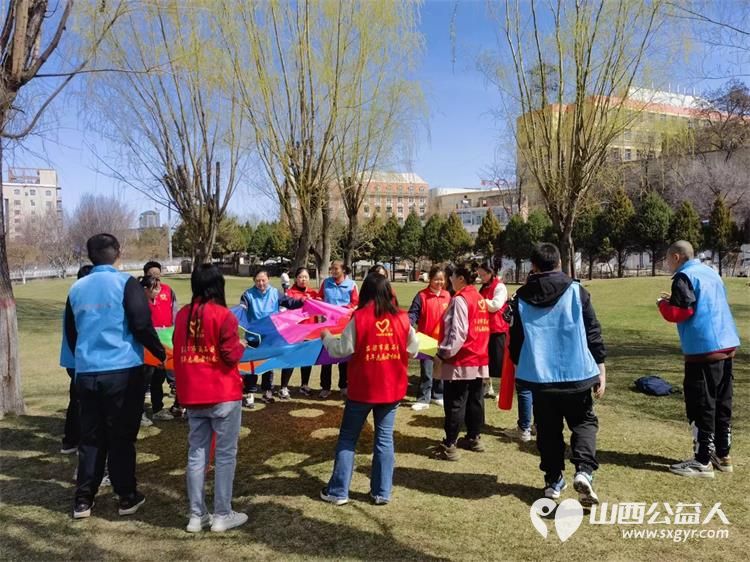 吕梁市离石区青年志愿者协会联合吕梁弘益心青年服务中心在莲花池公园共同为心青年策划了一场温馨而特别的活动 - 第7张