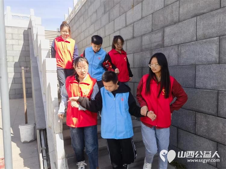 吕梁市离石区青年志愿者协会联合吕梁弘益心青年服务中心在莲花池公园共同为心青年策划了一场温馨而特别的活动 - 第5张