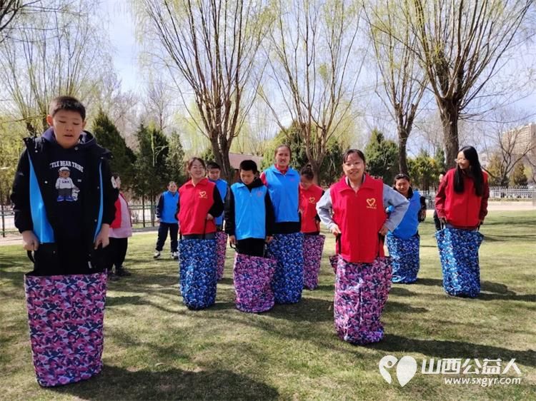吕梁市离石区青年志愿者协会联合吕梁弘益心青年服务中心在莲花池公园共同为心青年策划了一场温馨而特别的活动 - 第15张